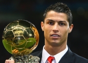 九游娱乐官方网站-欧冠决赛焦点战，拜仁硬仗取胜，日本元素闪耀欧洲之巅