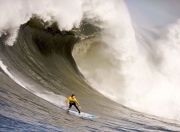 九游VIP-赛道上的逆袭，拉塞尔关键制胜，哈斯车队轻取雷诺车队