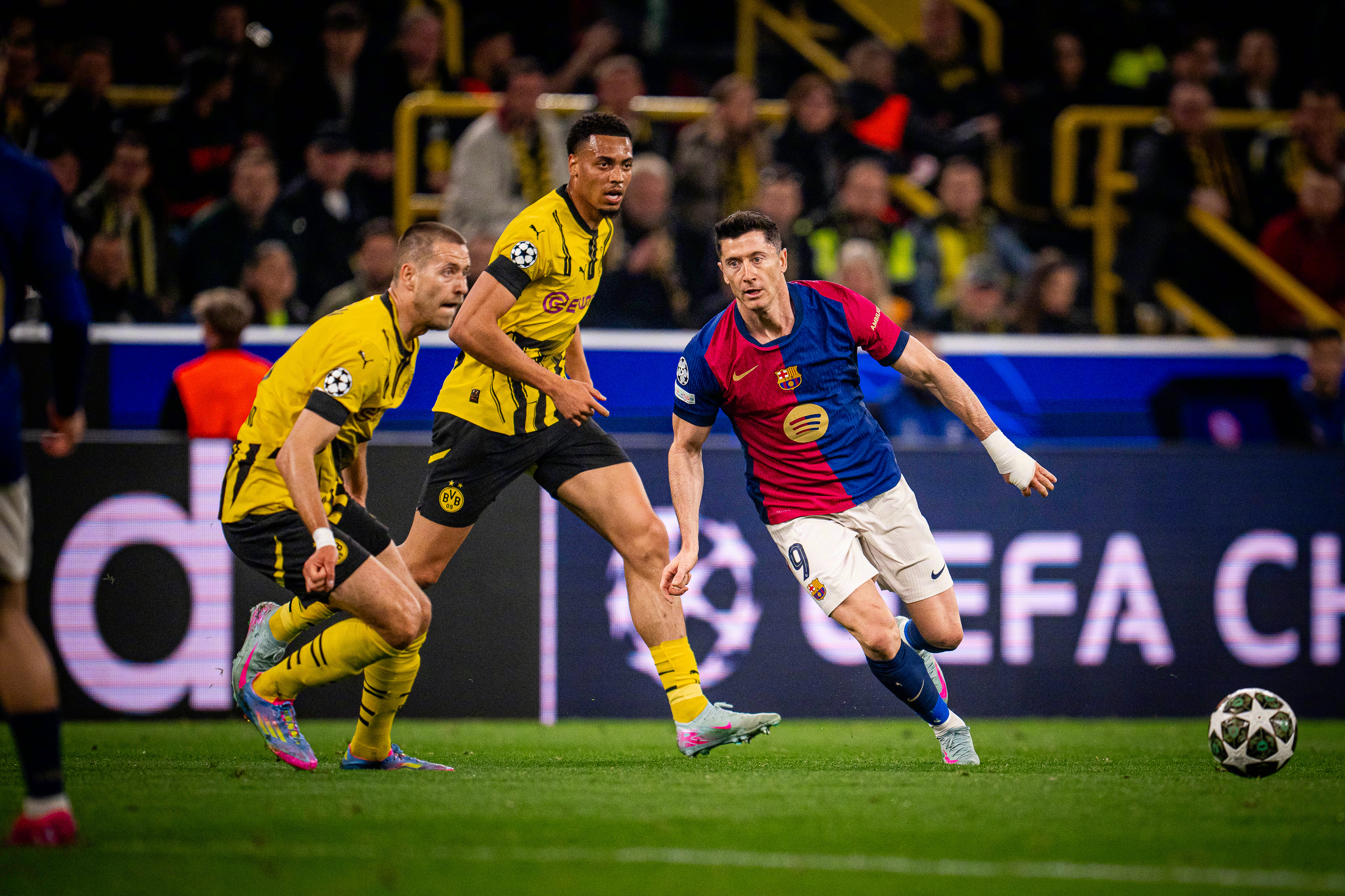 拜仁慕尼黑挫败多特蒙德，成功晋级欧冠四强