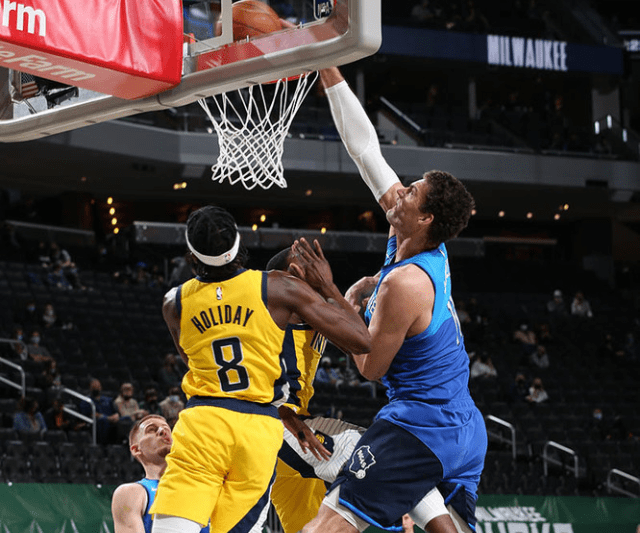 步行者负于雄鹿，戈贝尔独得分难救主的简单介绍