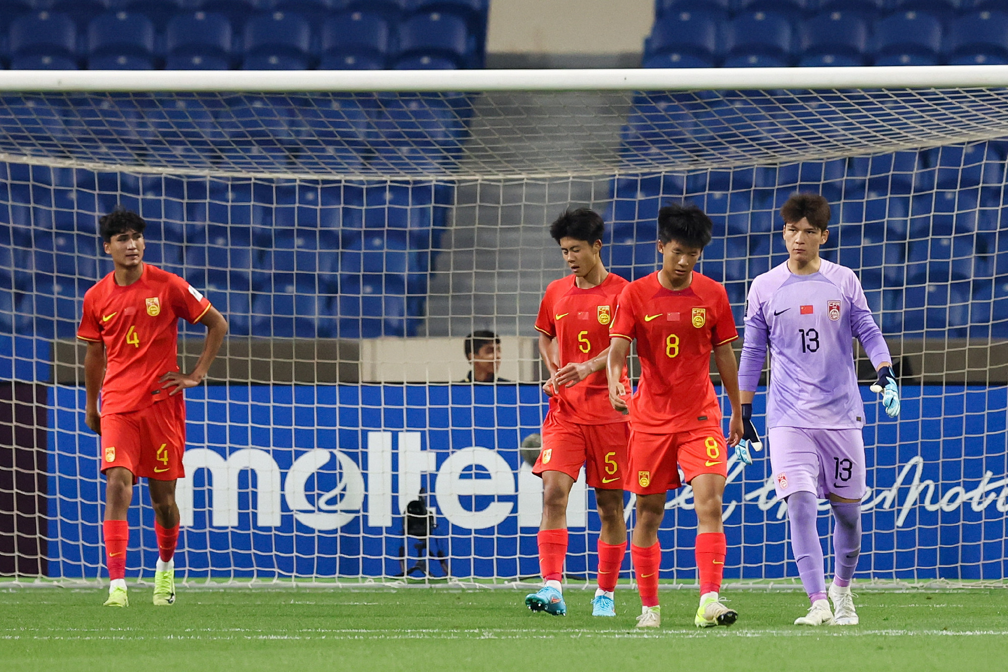 足球大赛在即,球队备战紧张 足球大赛在即,球队备战紧张