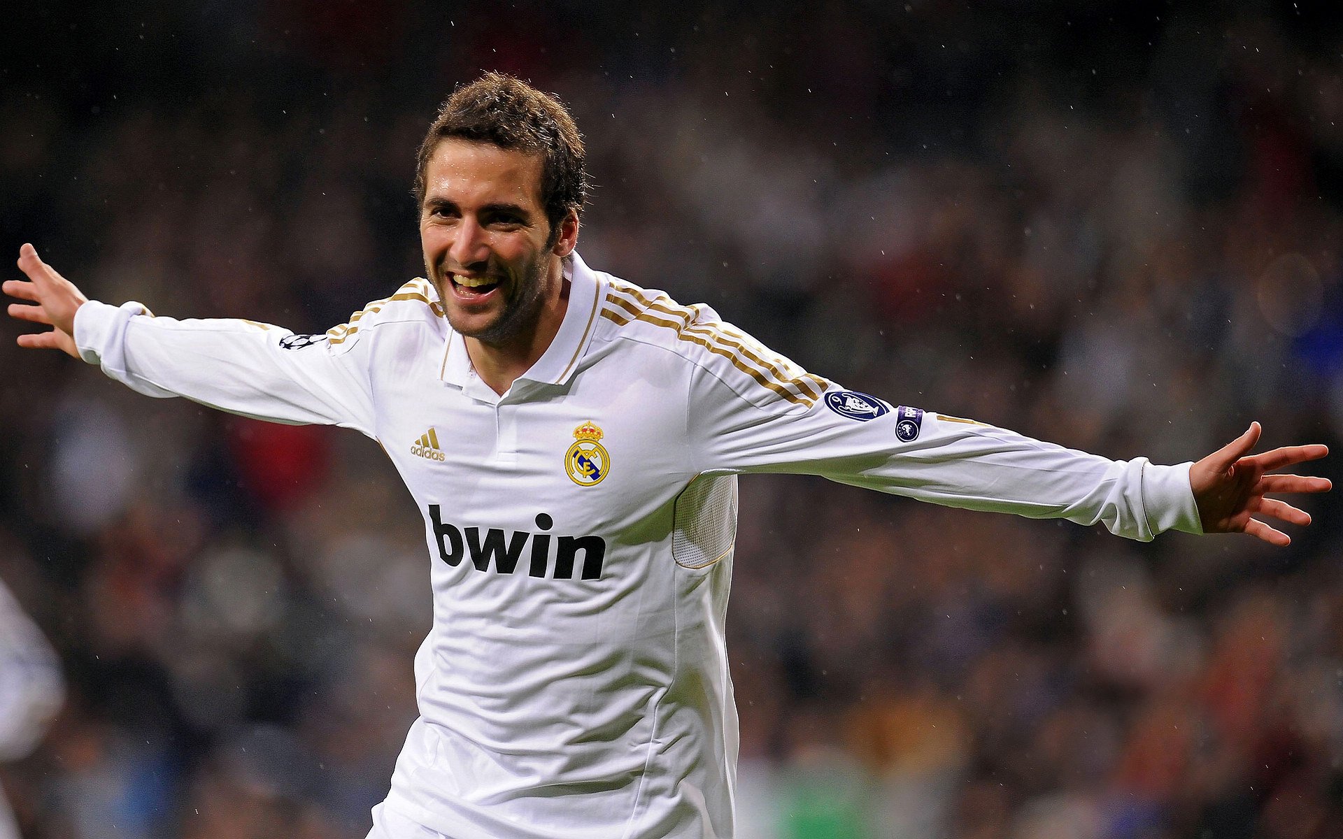 双城记，曼联铁血击溃巴黎，法比尼奥国家德比展大师风范