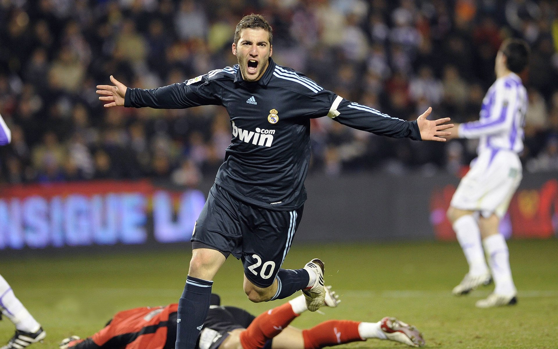 托尼·克罗斯的传奇之夜,皇马中场大师如何导演对巴萨的法国式完胜